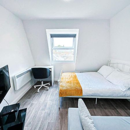 Lovely Studio Apartment 메이드스톤 외부 사진