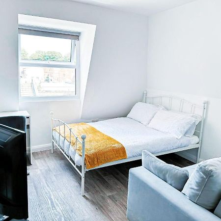 Lovely Studio Apartment 메이드스톤 외부 사진
