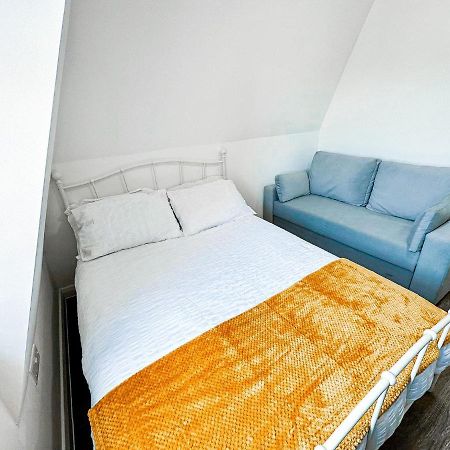 Lovely Studio Apartment 메이드스톤 외부 사진