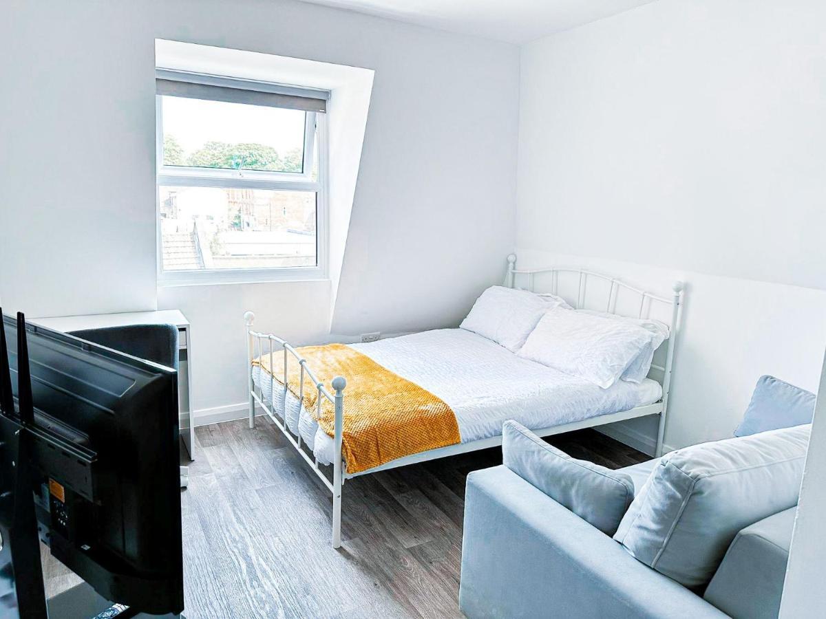 Lovely Studio Apartment 메이드스톤 외부 사진