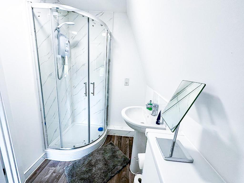 Lovely Studio Apartment 메이드스톤 외부 사진